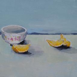 A bowl with sliced lemons